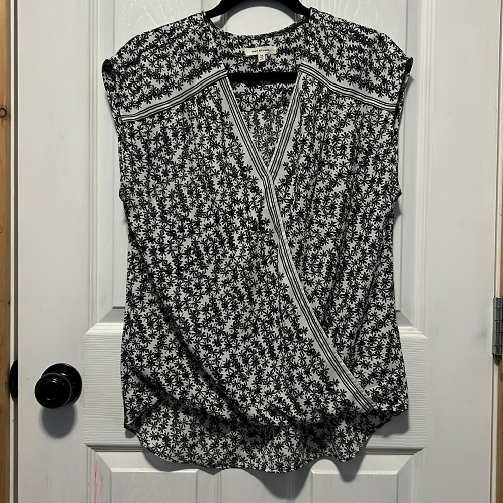 3/$20 max studio black and white